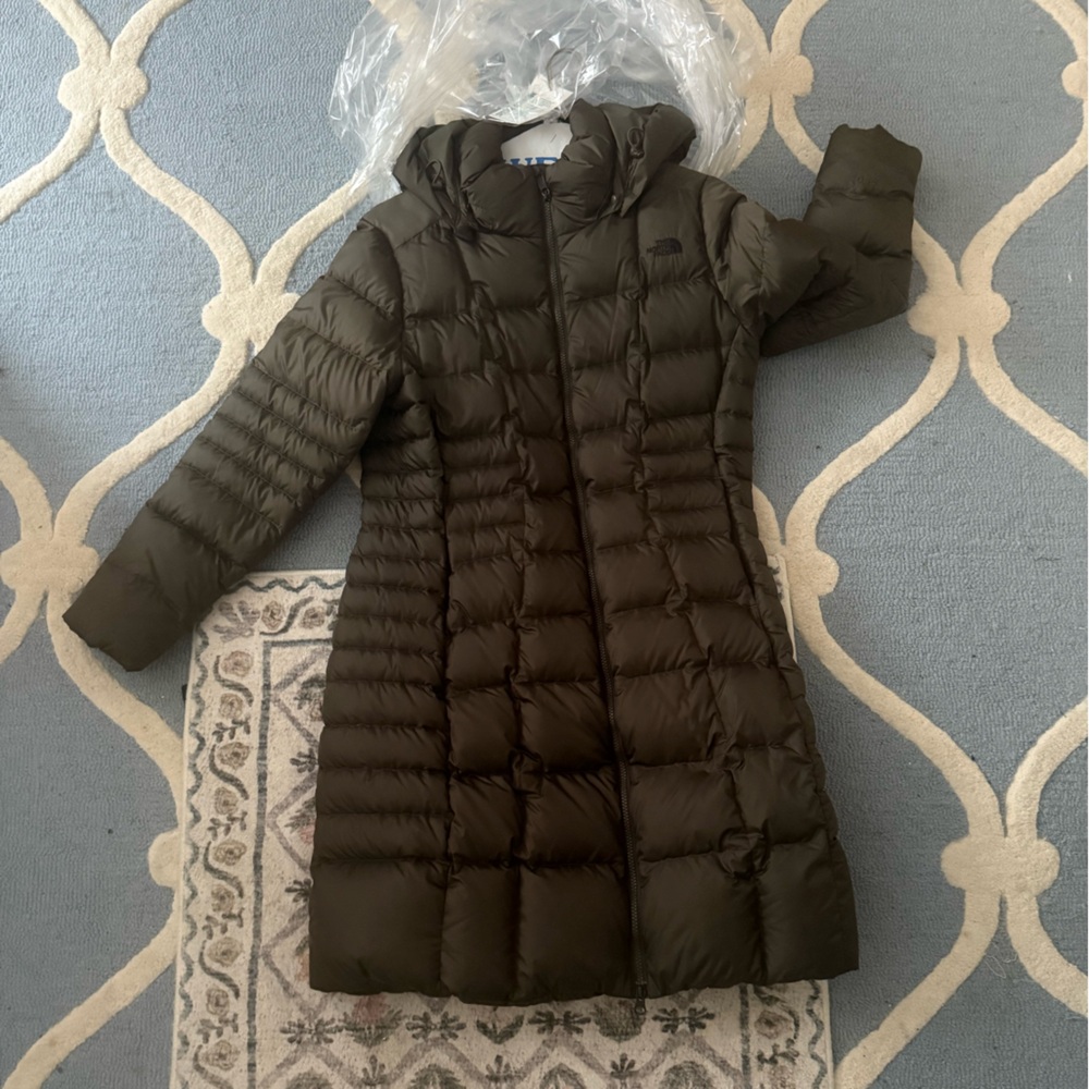 The North Face Olive Puffer Jacket Freshly Dry Cleaned Size L